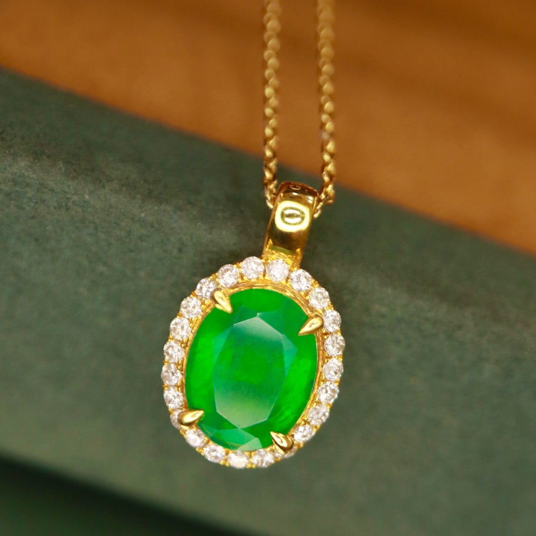14K GOLD 1.73 CTW VIVID GREEN NATURAL EMERALD & DIAMOND PENDANT - 5