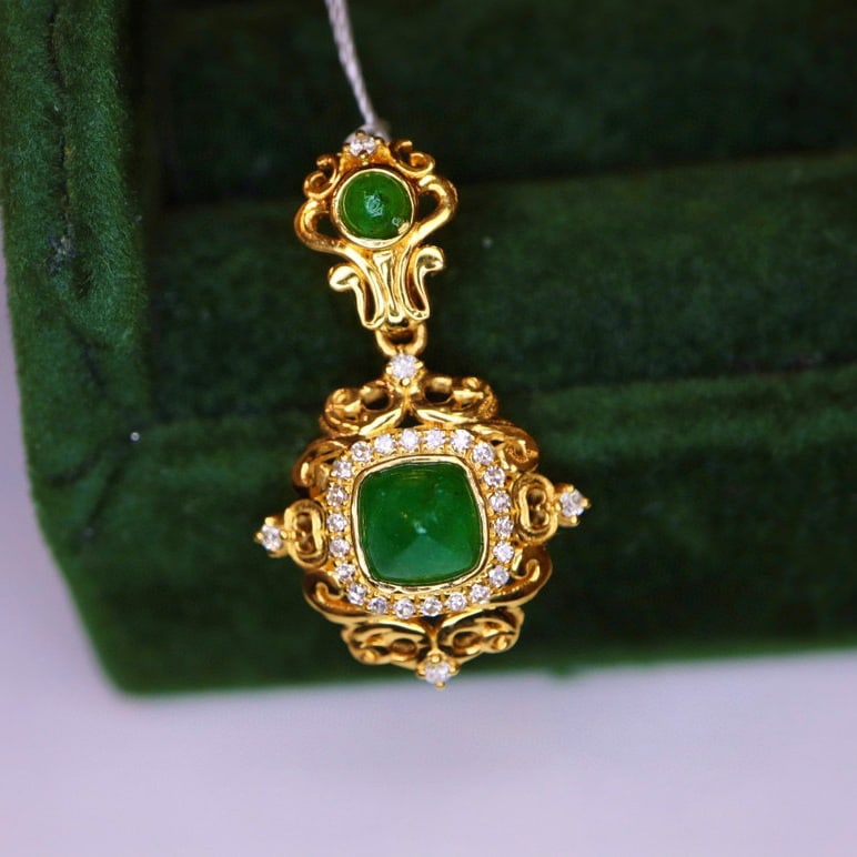14K GOLD 0.77 CTW VIVID GREEN NATURAL EMERALD & DIAMOND PENDANT: Title:14K GOLD 0.77 CTW VIVID GREEN NATURAL EMERALD & DIAMOND PENDANTDescription:Ref:230528505Gold Content:14K GoldMain Gemstone:EmeraldShape:Suger-LoafCarat Weight:0.65ct Color:Vivid
