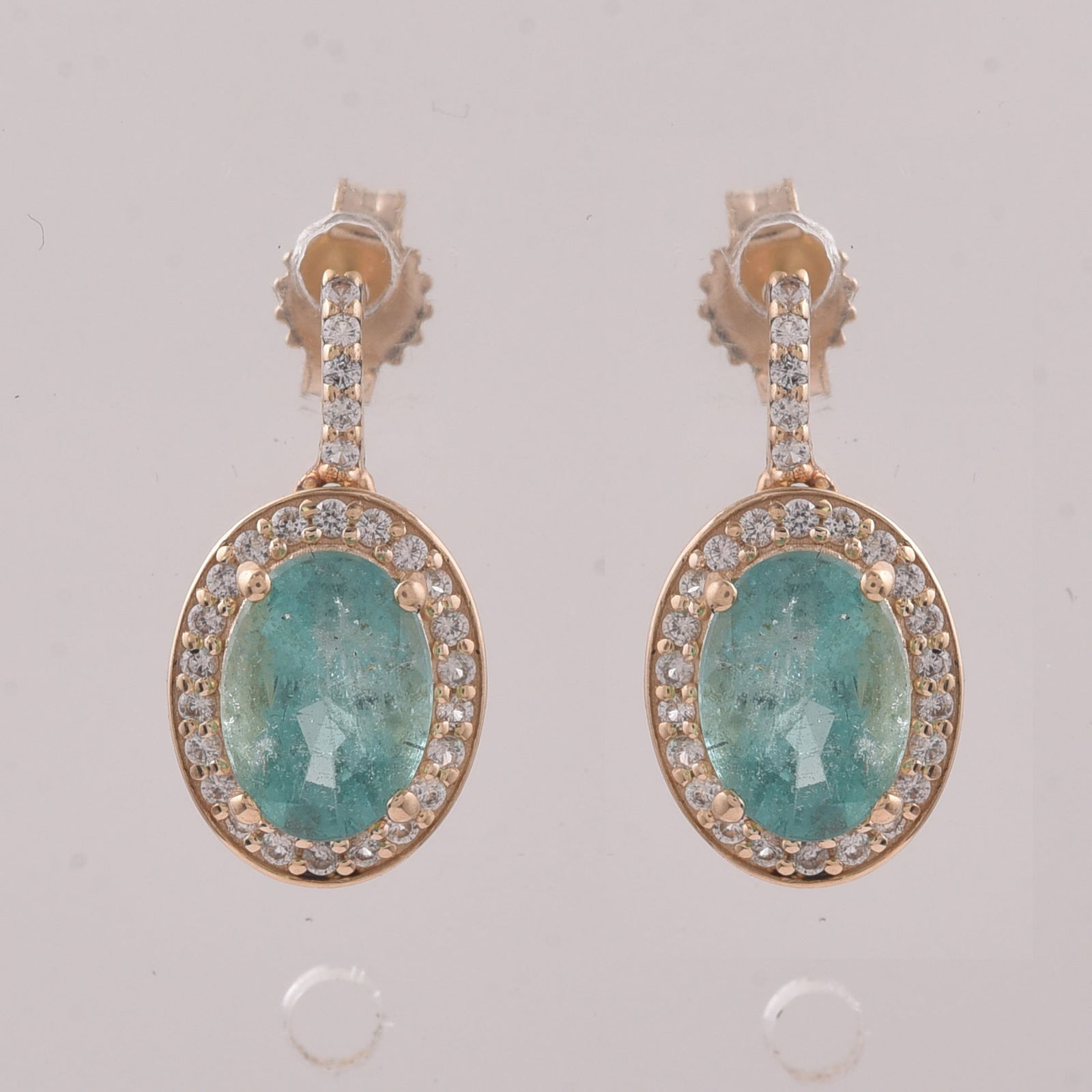 1.73 Ct Oval Emerald 9K Gold Earrings: Title:1.73 Ct Oval Emerald 9K Gold Earrings Description:1.73 Total Carat Emerald 9K Gold Earrings Specifications - Total Weight 1.67 g - Center Gemstone Emerald - Gemstone Carat Weight 1.5 Carats - Ge