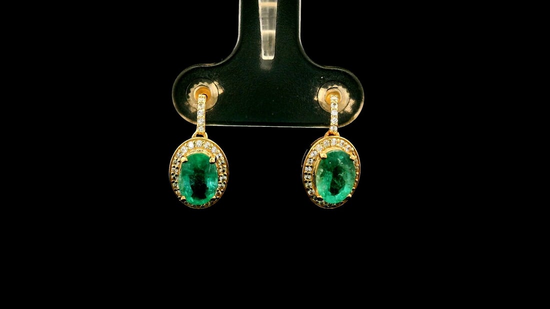 1.73 Ct Oval Emerald 9K Gold Earrings - 4