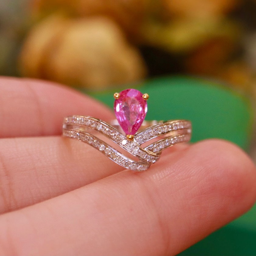 14K GOLD 0.78 CTW NATURAL SAPPHIRE & DIAMOND RING: Title:14K GOLD 0.78 CTW NATURAL SAPPHIRE & DIAMOND RINGDescription:Ref:230528489Gold Content:14K GoldRing Size:7.25USMain Gemstone:SapphireNumber of stones:1Shape:PearCarat Weight:0.6ct