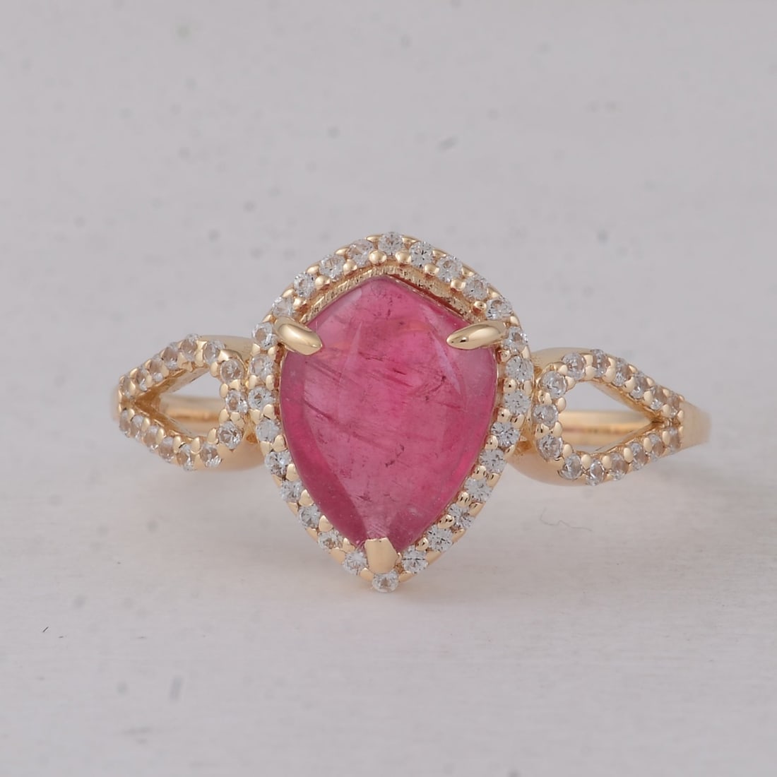 1.99 Ct Fancy Cab Pink Tourmaline 9K Gold Ring: Title:1.99 Ct Fancy Cab Pink Tourmaline 9K Gold RingDescription:1.99 Total Carat Pink Tourmaline 9K Gold Ring Specifications - Total Weight 2.111 g - Center Gemstone Pink Tourmaline - Gemstone Carat