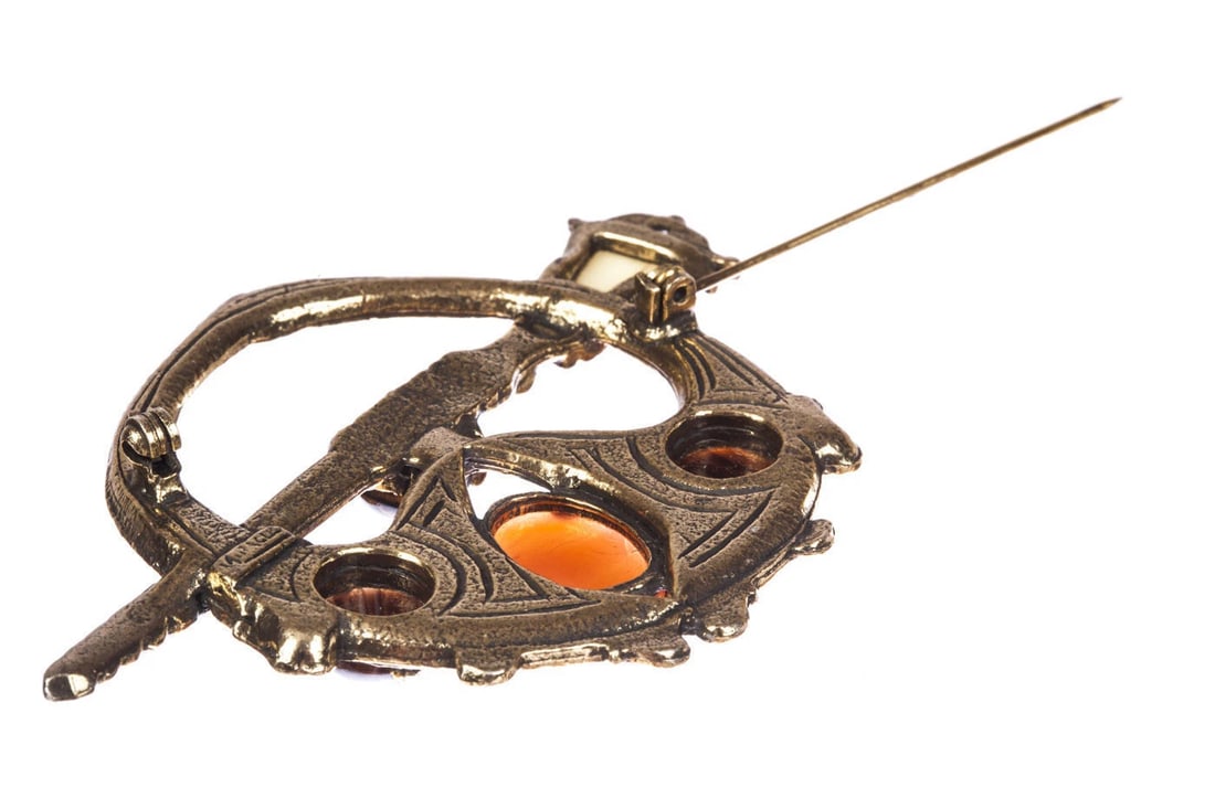 Miracle Scottish Agate Glass Penannular Brooch - 5