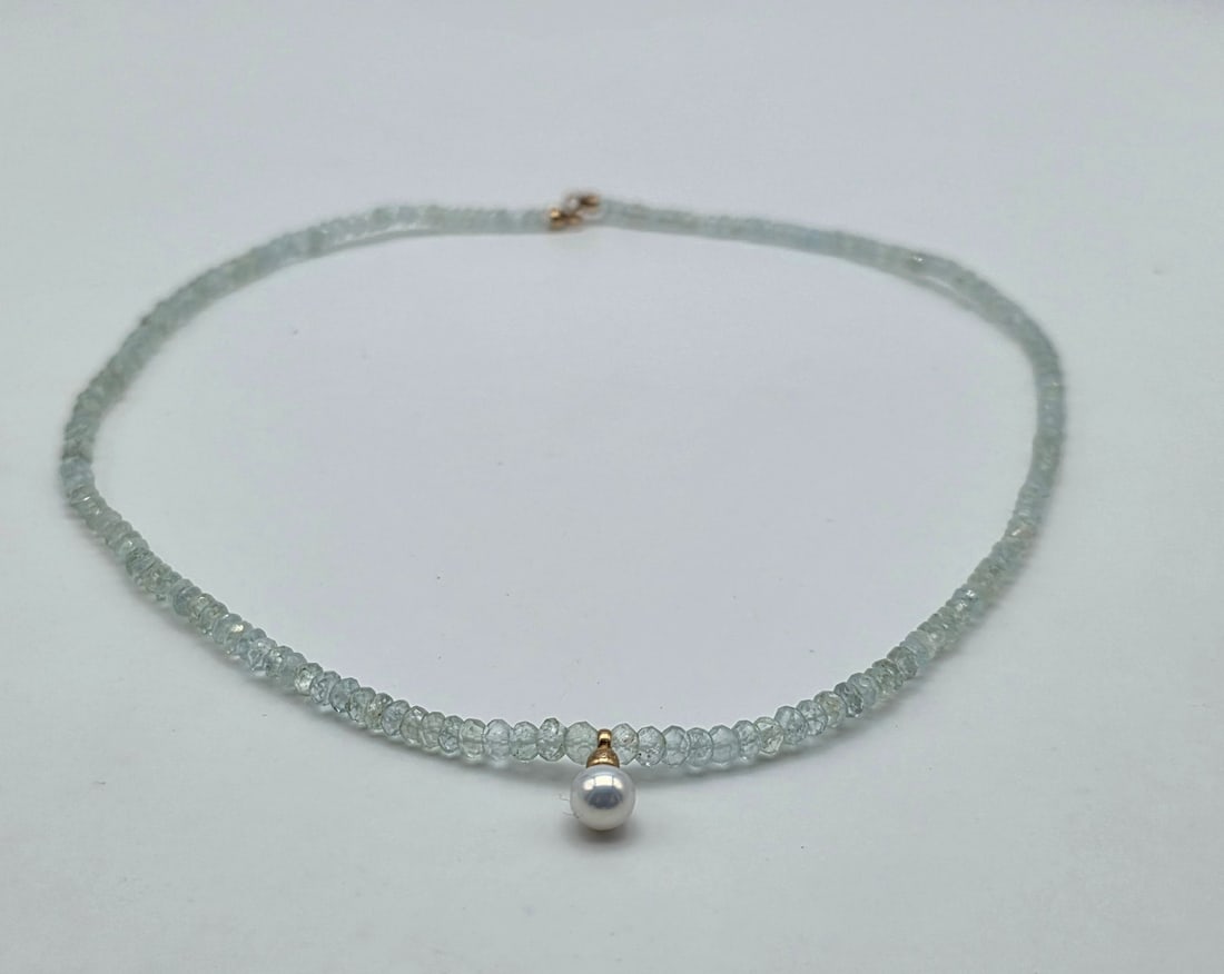Aquamarine and Akoya pearl necklace: Title:Aquamarine and Akoya pearl necklaceDescription:Aquamarine and Akoya pearl necklace combining the crystalline transparency of natural gems with the luster of the Akoya pearl, with an 18kt (750)
