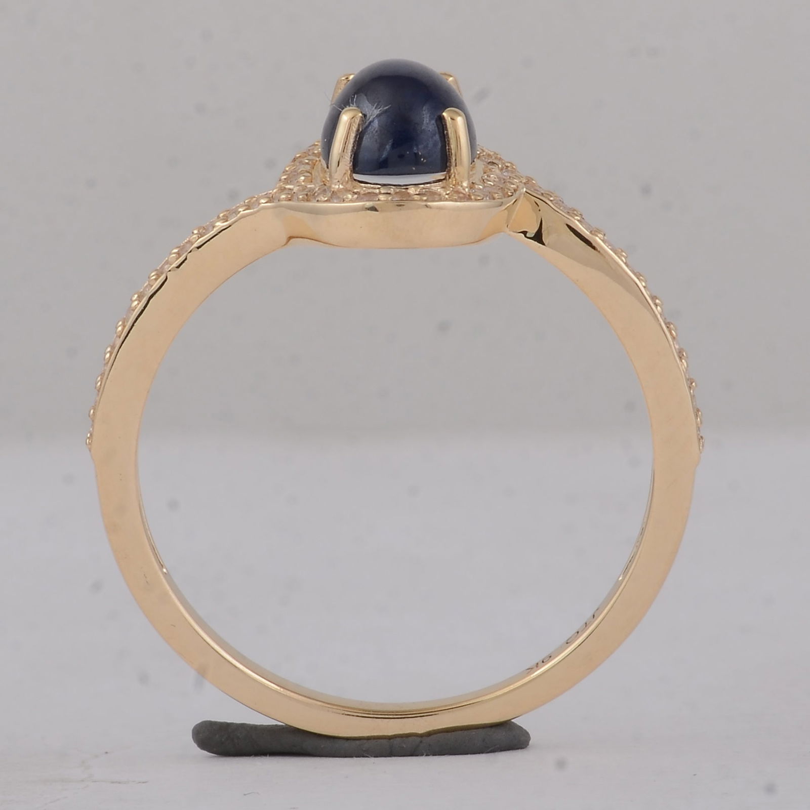 1.63 Ct Oval Sapphire 9K Gold Ring - 4