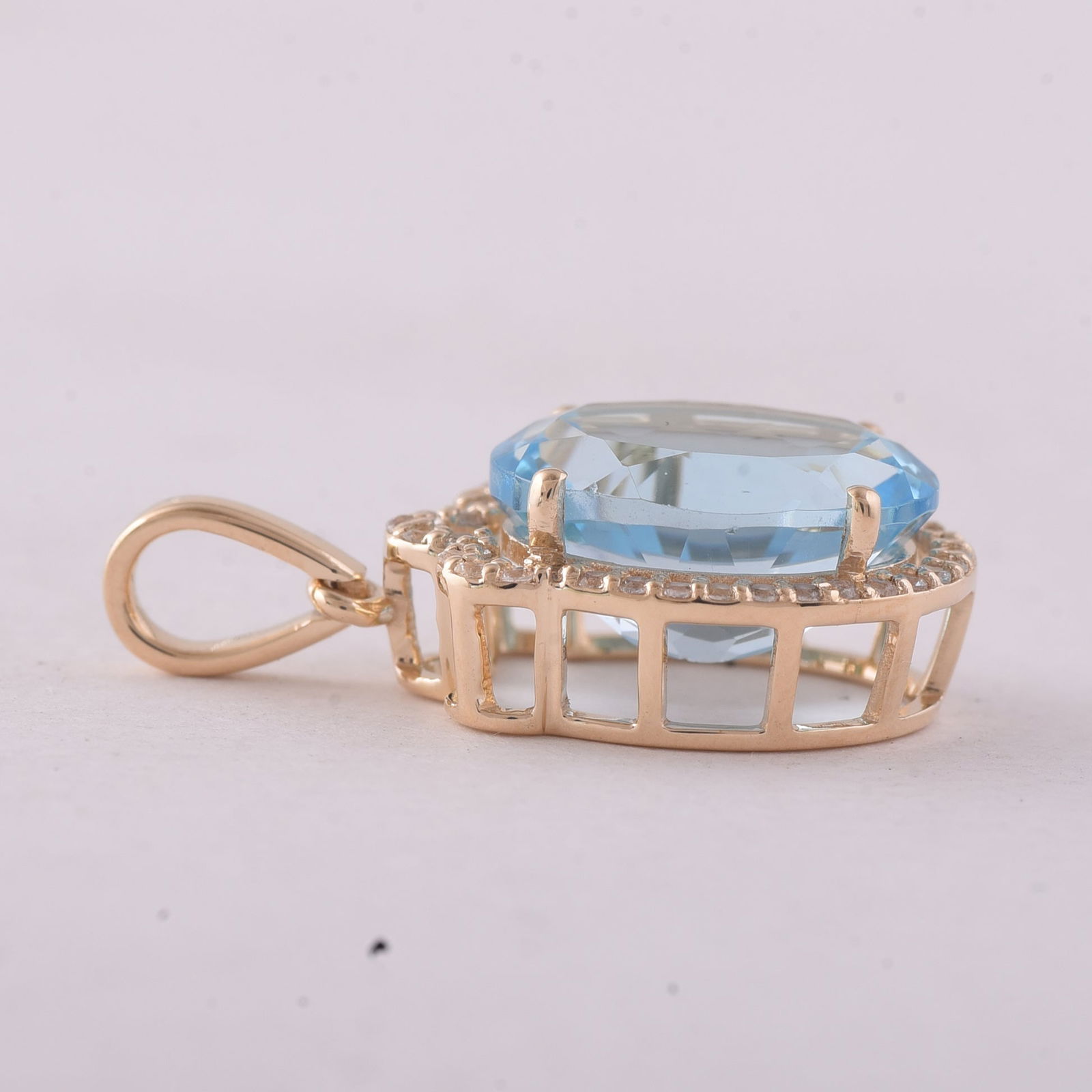 4.64 Ct Oval Blue Topaz 9K Gold Pendant - 3