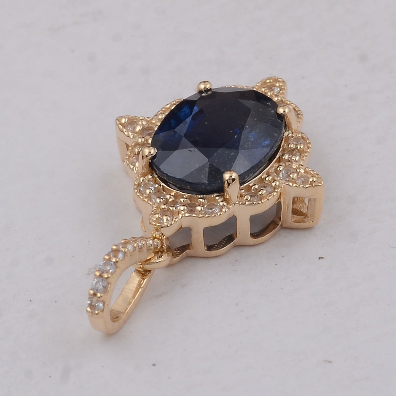 2.48 Ct Oval Sapphire 9K Gold Pendant - 3