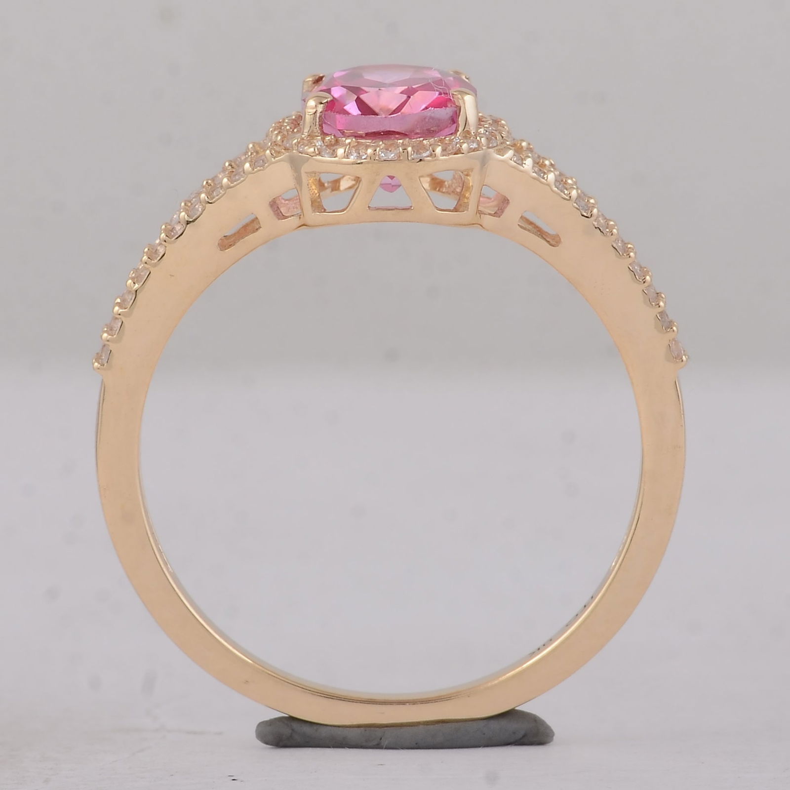 1.91 Ct Oval Pink Topaz 9K Gold Ring - 4