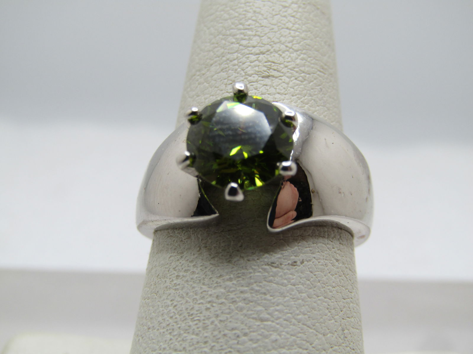 Vintage Dark Green Stone Ring, Sz. 7.5, Silver Tone, 1980's-1990's: Vintage Dark Green Stone Ring, Sz. 7.5, Silver Tone, 1980's-1990's. This has a wide band that looks open on top - the stone is set in the center and is an appx. 7.5mm dark green simulated stone
