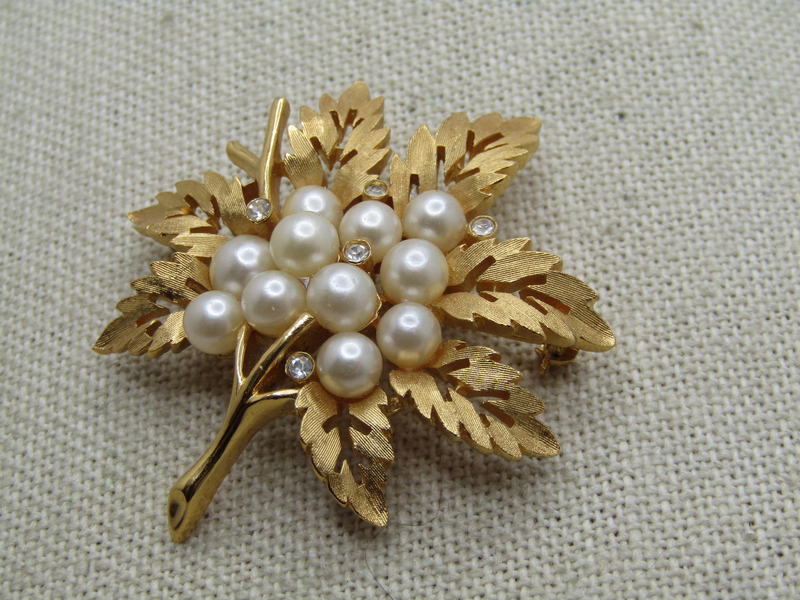Vintage Faux Pearl Rhinestone Leaf Brooch, Crown Trifari, 1960's. - 2