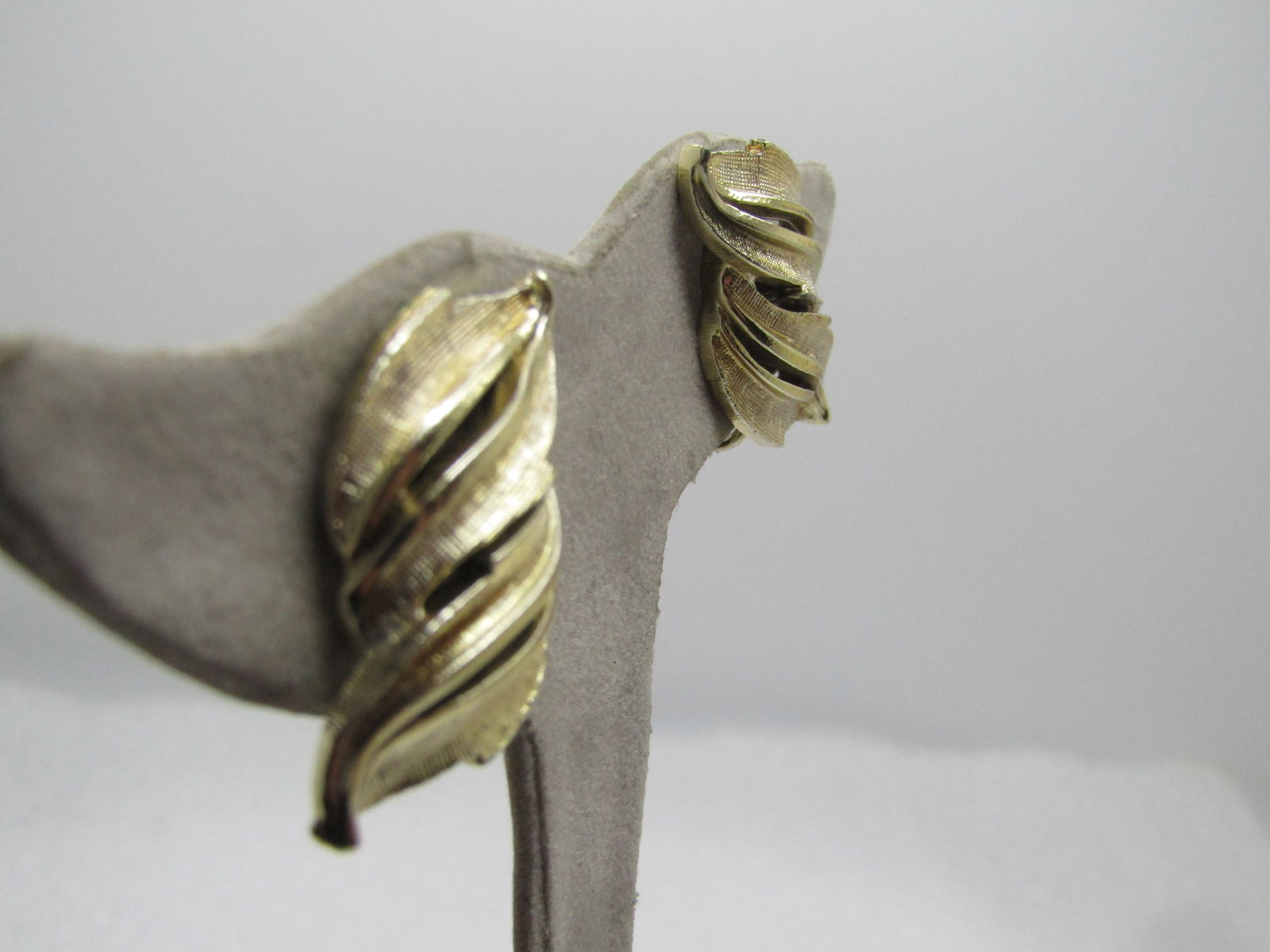 Vintage Coro Curved Earrings, Clip, Leaf-like, 1960's - 3