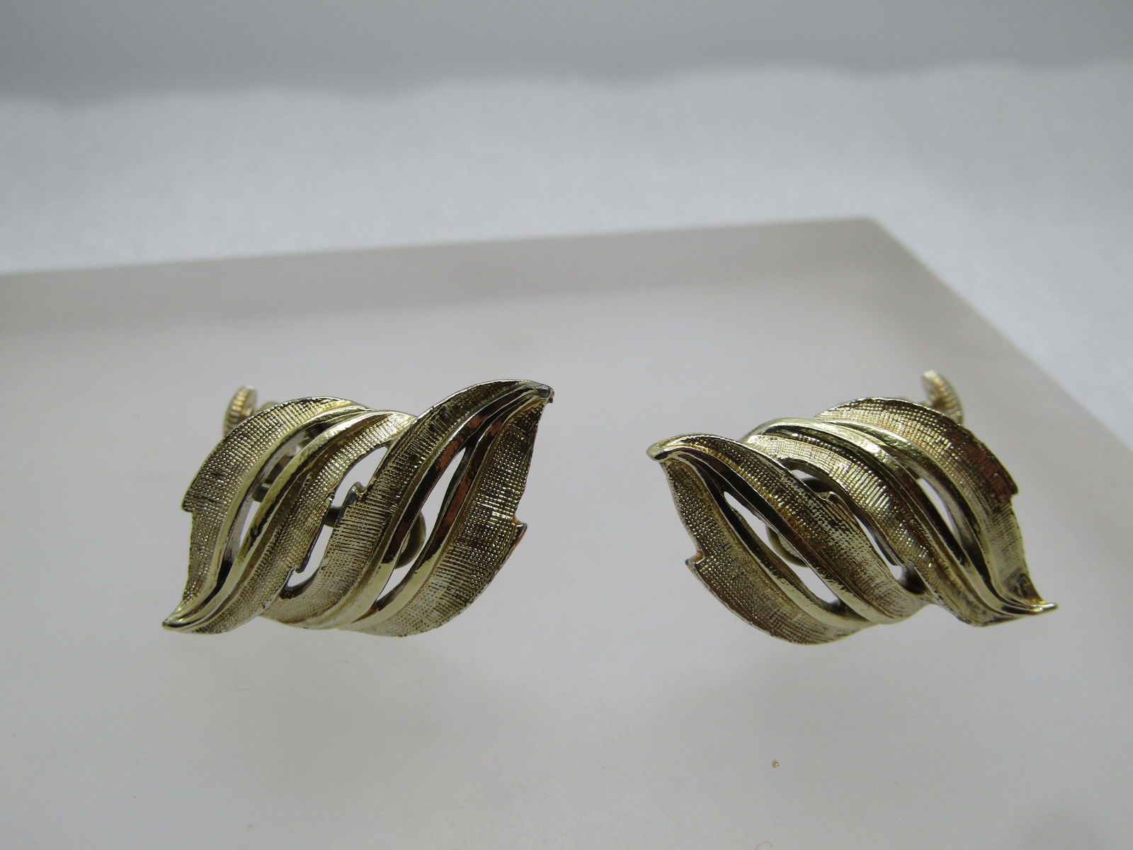 Vintage Coro Curved Earrings, Clip, Leaf-like, 1960's - 5