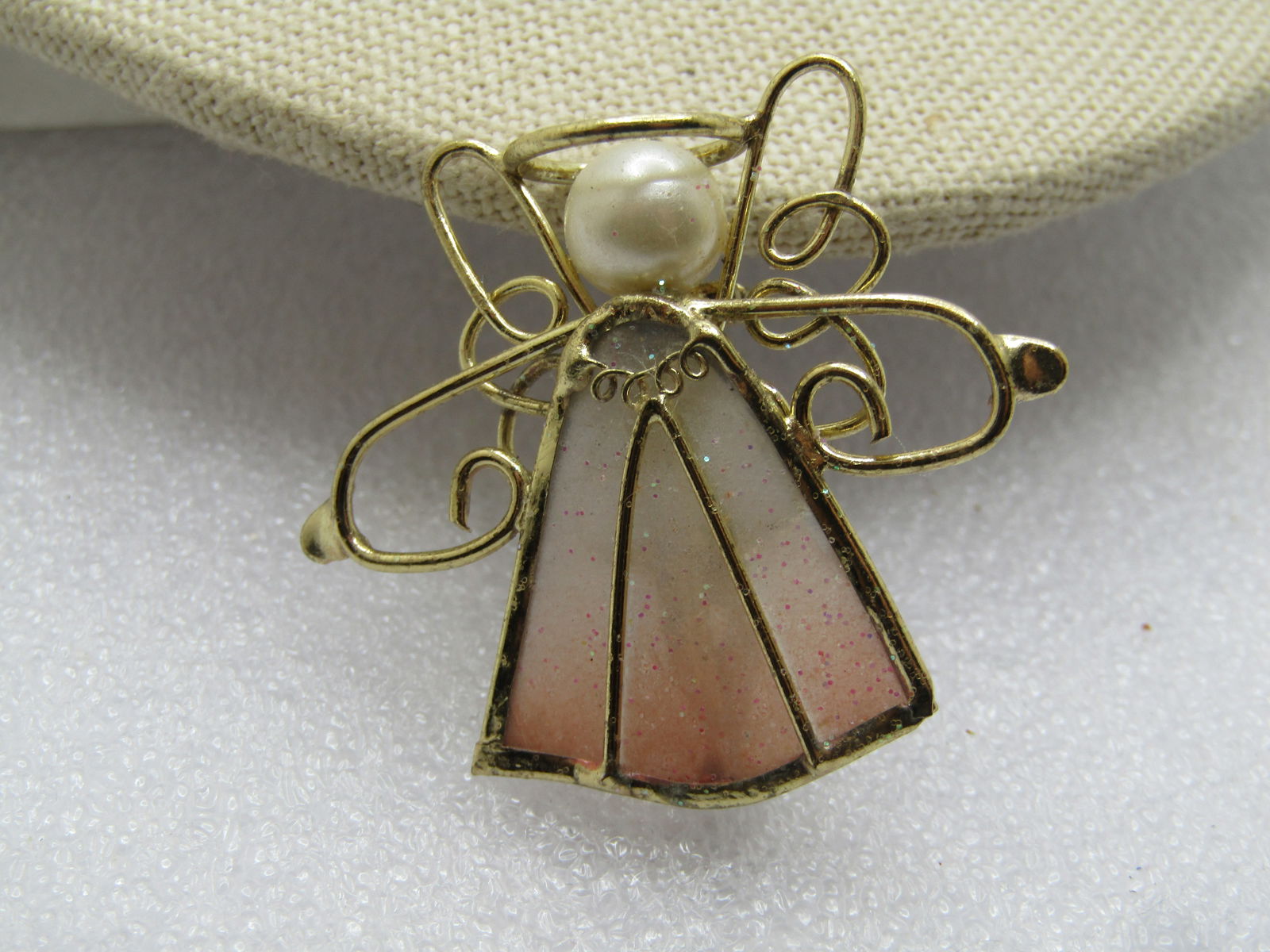 Vintage Scrolled Shell Angel Brooch, Faux Pearl, 1980's - 4