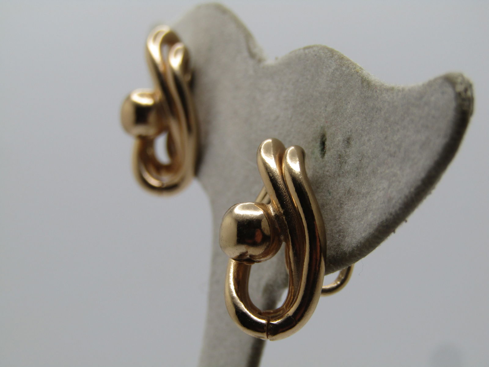 Vintage Bead And Link Screwback Earrings, Marino, 1960. - 2