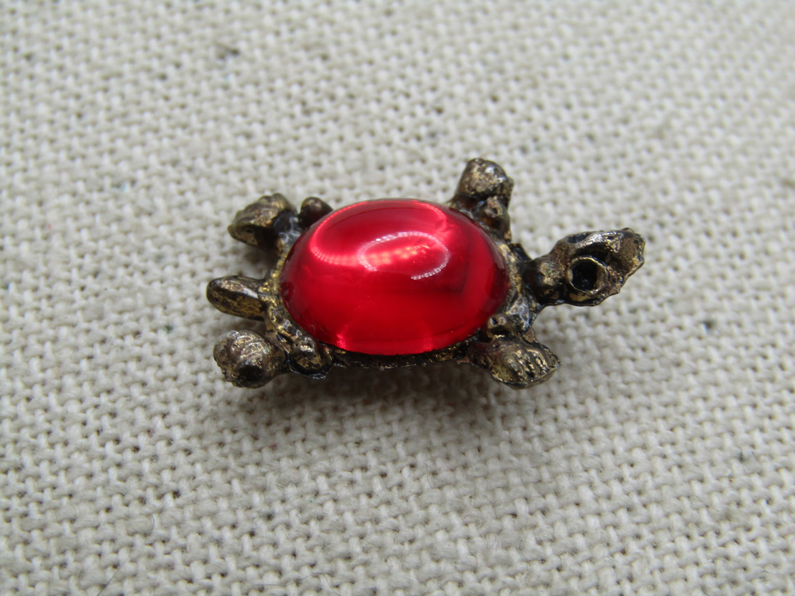 Vintage Red Jelly Belly Turtle Tack Pin 1960's-1970's. - 2