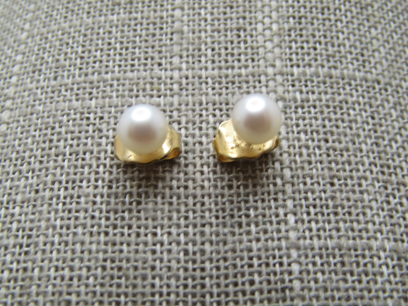 Vintage 10kt 4.5mm Pearl Earrings, Pierced, 1970's-1980's: Vintage 10kt 4.5mm Pearl Earrings, Pierced, 1970's-1980's. Simple white cultured pearl pierced earrings. They are marked 10kt and tested and the earrings (without clutches) weigh appx. .44 gr. The clu