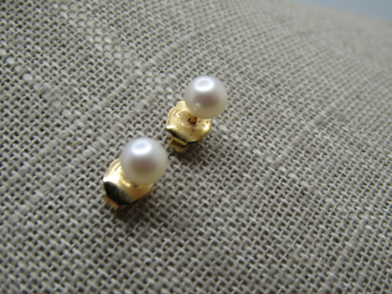Vintage 10kt 4.5mm Pearl Earrings, Pierced, 1970's-1980's - 4
