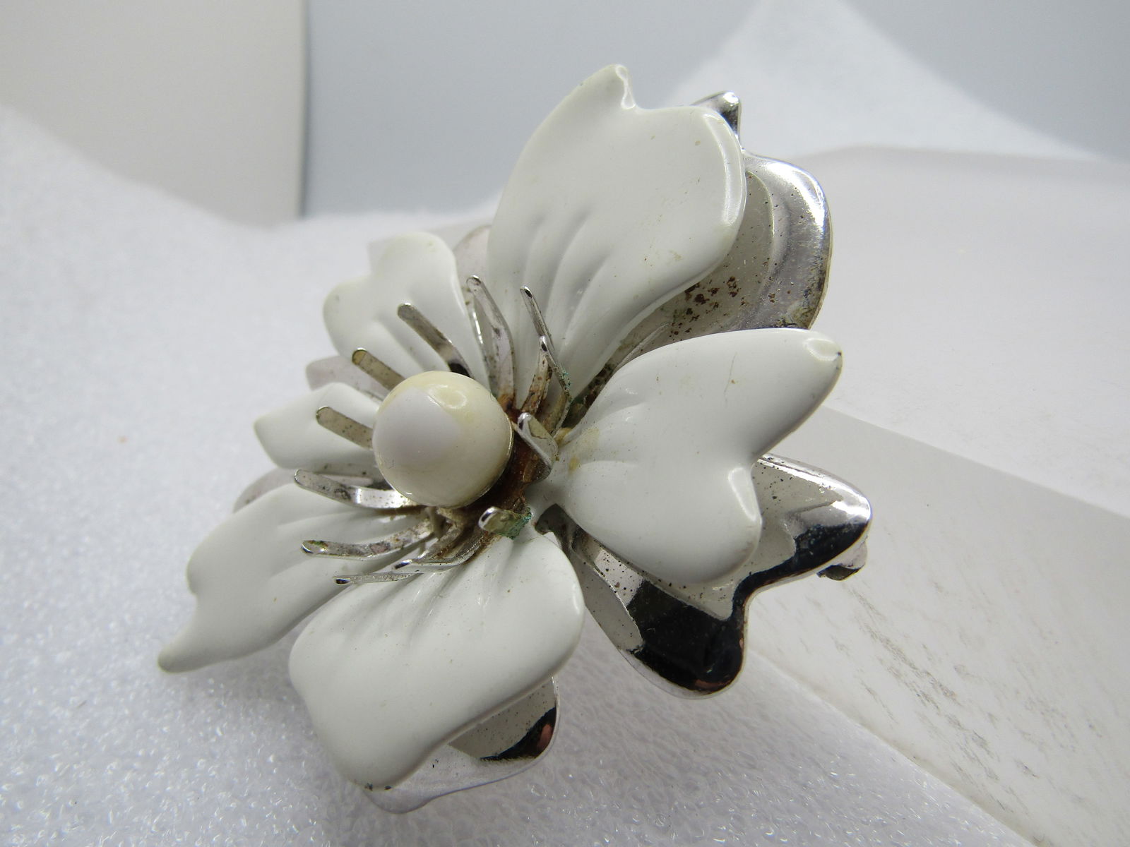 Vintage White Enameled Blossom Brooch, Sarah Coventry, 1960's-1970's - 2