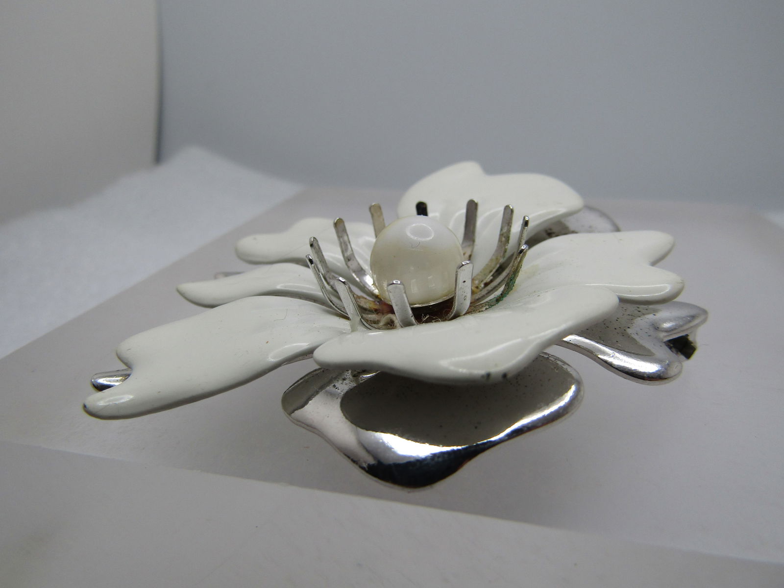 Vintage White Enameled Blossom Brooch, Sarah Coventry, 1960's-1970's - 5