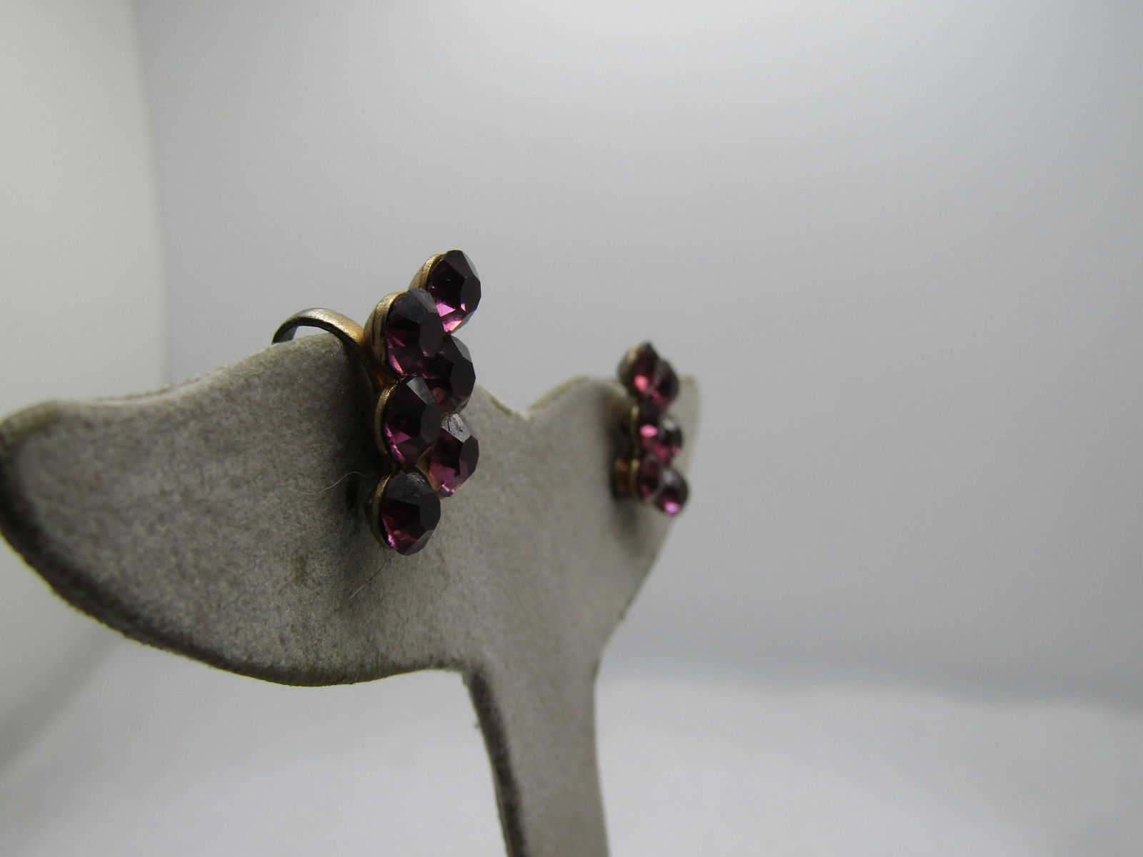 Vintage Purple Rhinestone Cluster Earrings Screwback 1940's-1950's. - 3