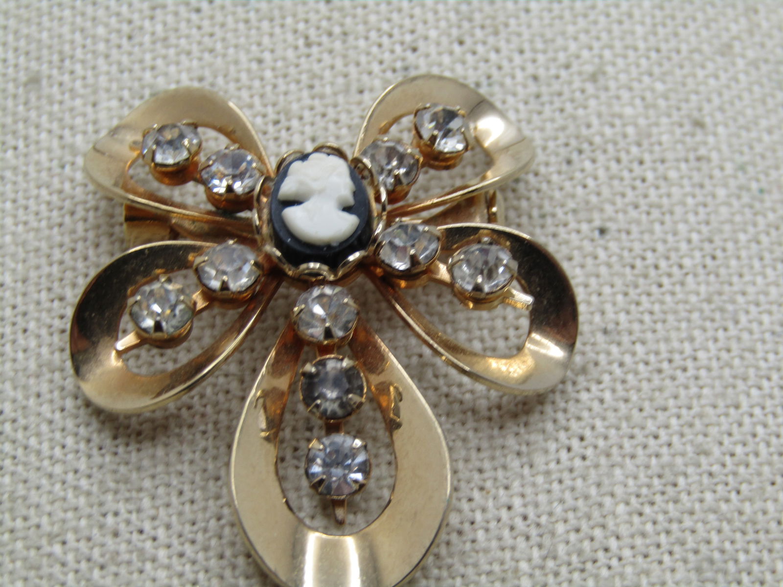 Vintage Cameo Rhinestone Looped Brooch Pendant, 1960's - 3