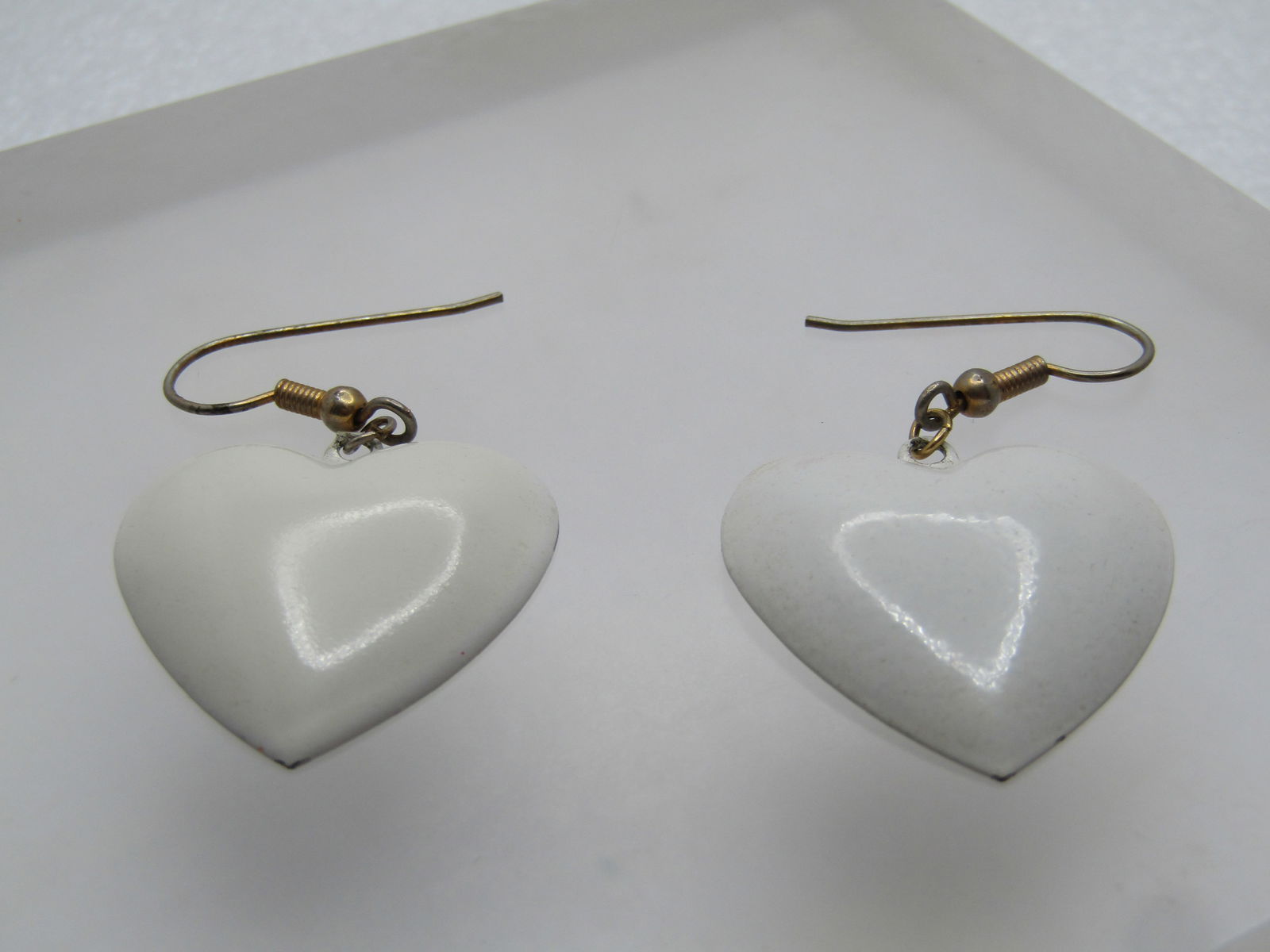 Vintage White Enameled Hear Earrings, 1960's, Pierced - 5