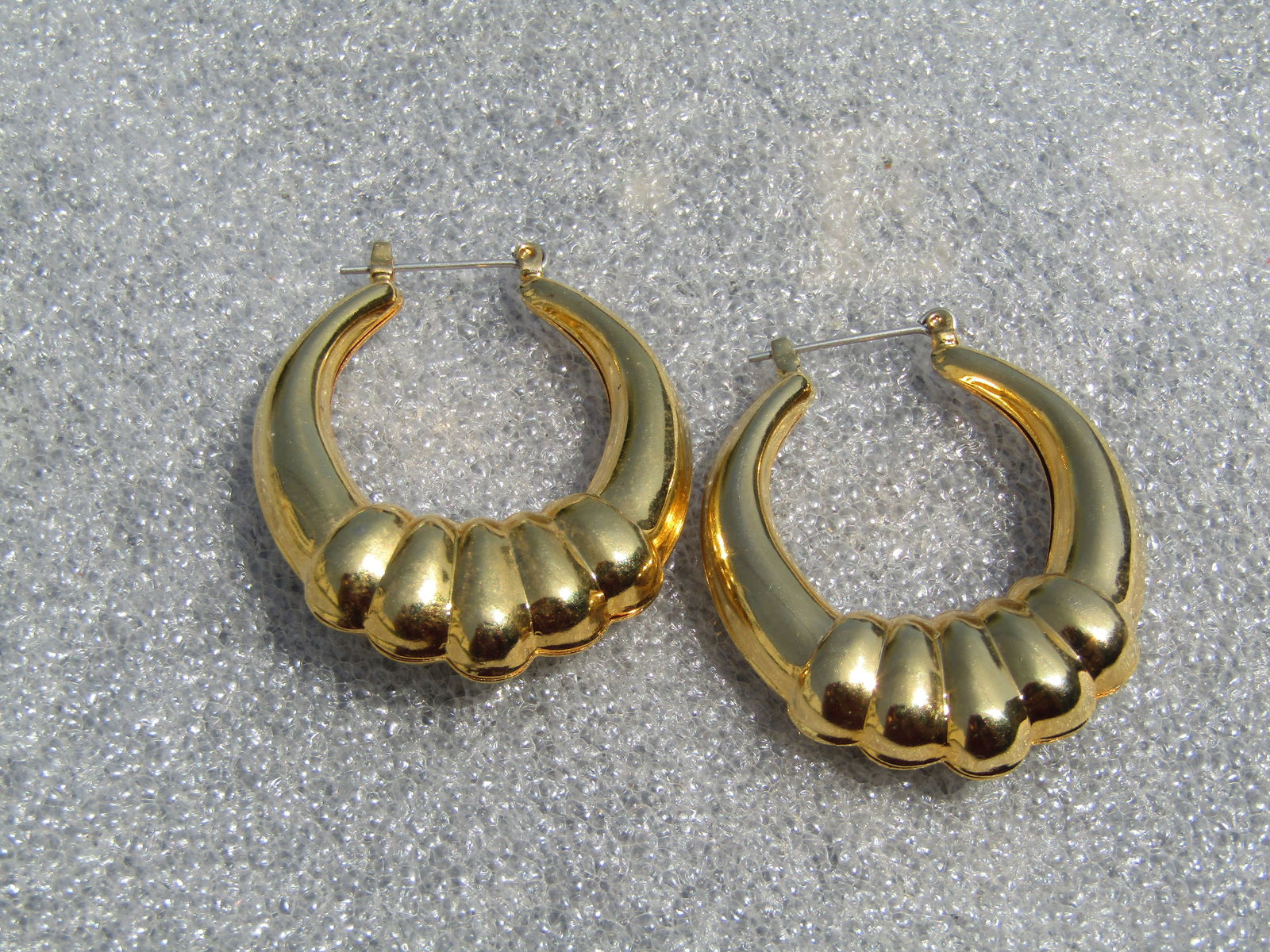 Vintage Puffy Gold Tone Hoop Earrings, Pierced, 1980's-1990's - 4