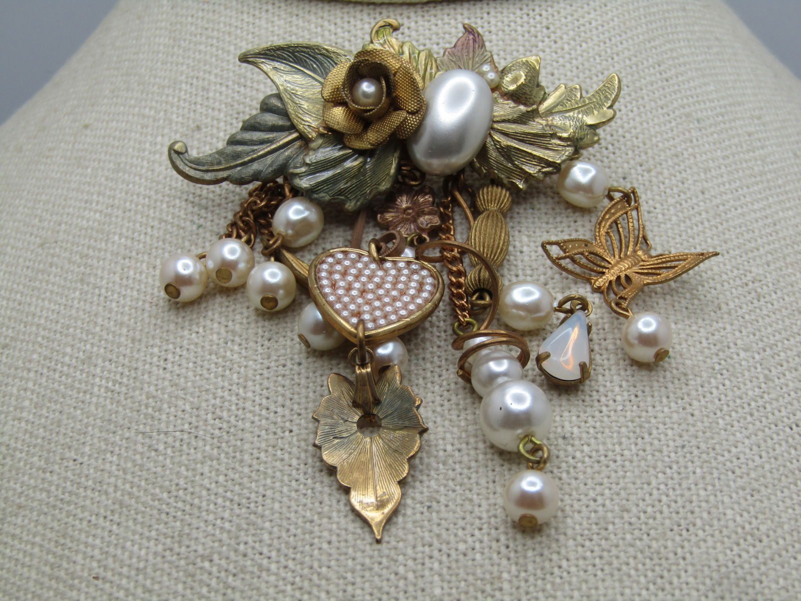 Vintage Dangling Faux Pearl Brooch, Early 1900's themed, age appx. 1980's - 3