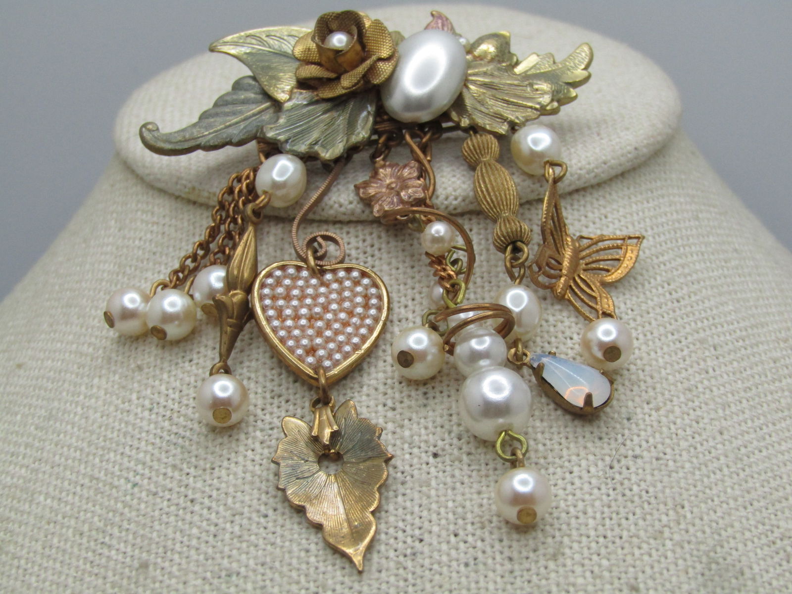 Vintage Dangling Faux Pearl Brooch, Early 1900's themed, age appx. 1980's - 6