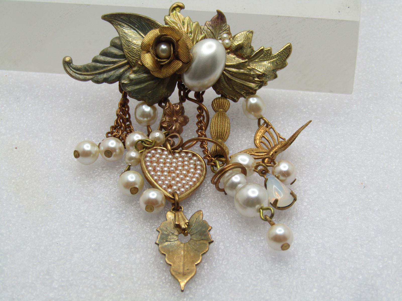 Vintage Dangling Faux Pearl Brooch, Early 1900's themed, age appx. 1980's - 7