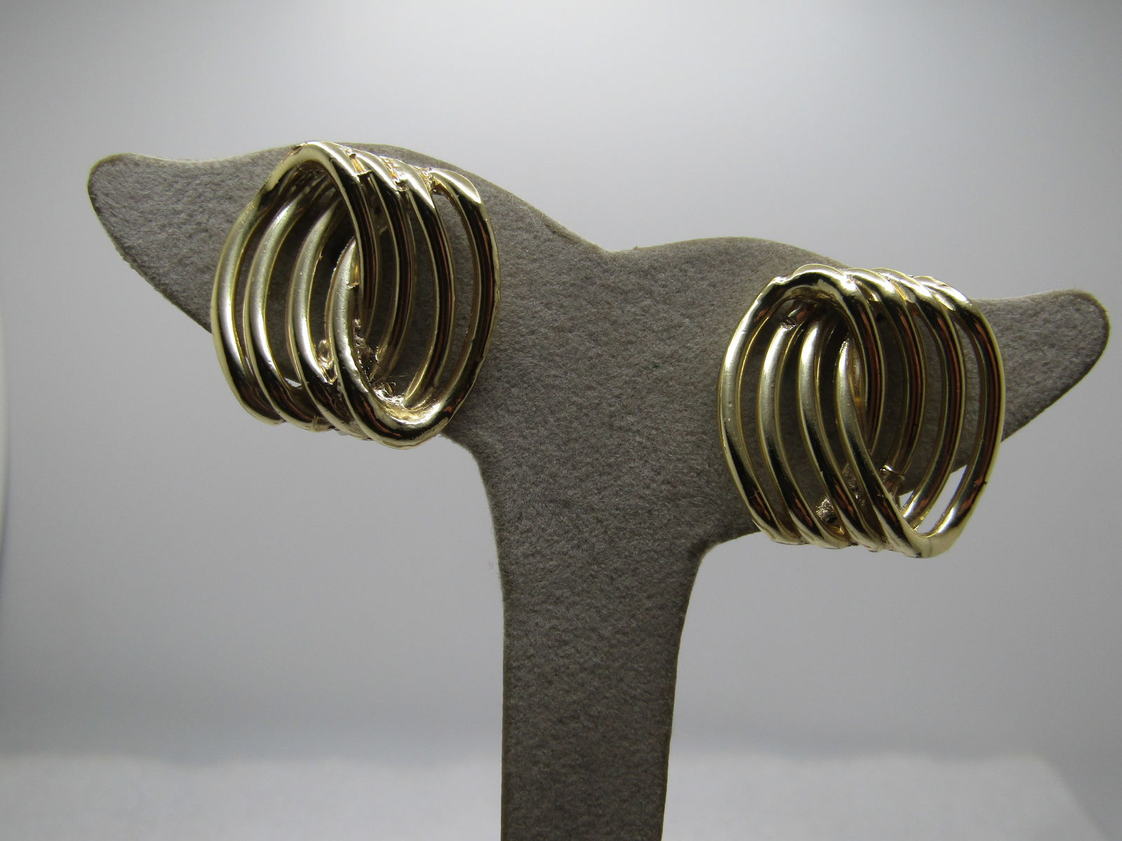 Vintage Wide Curved Link Earrings, Clip, 1960.: Vintage Wide Curved Link Earrings, Clip, 1960. Gold tone with an open curve link that is appx. 1" by 1". They are not signed or marked. They have a mid-century modern design. Good to very good conditi