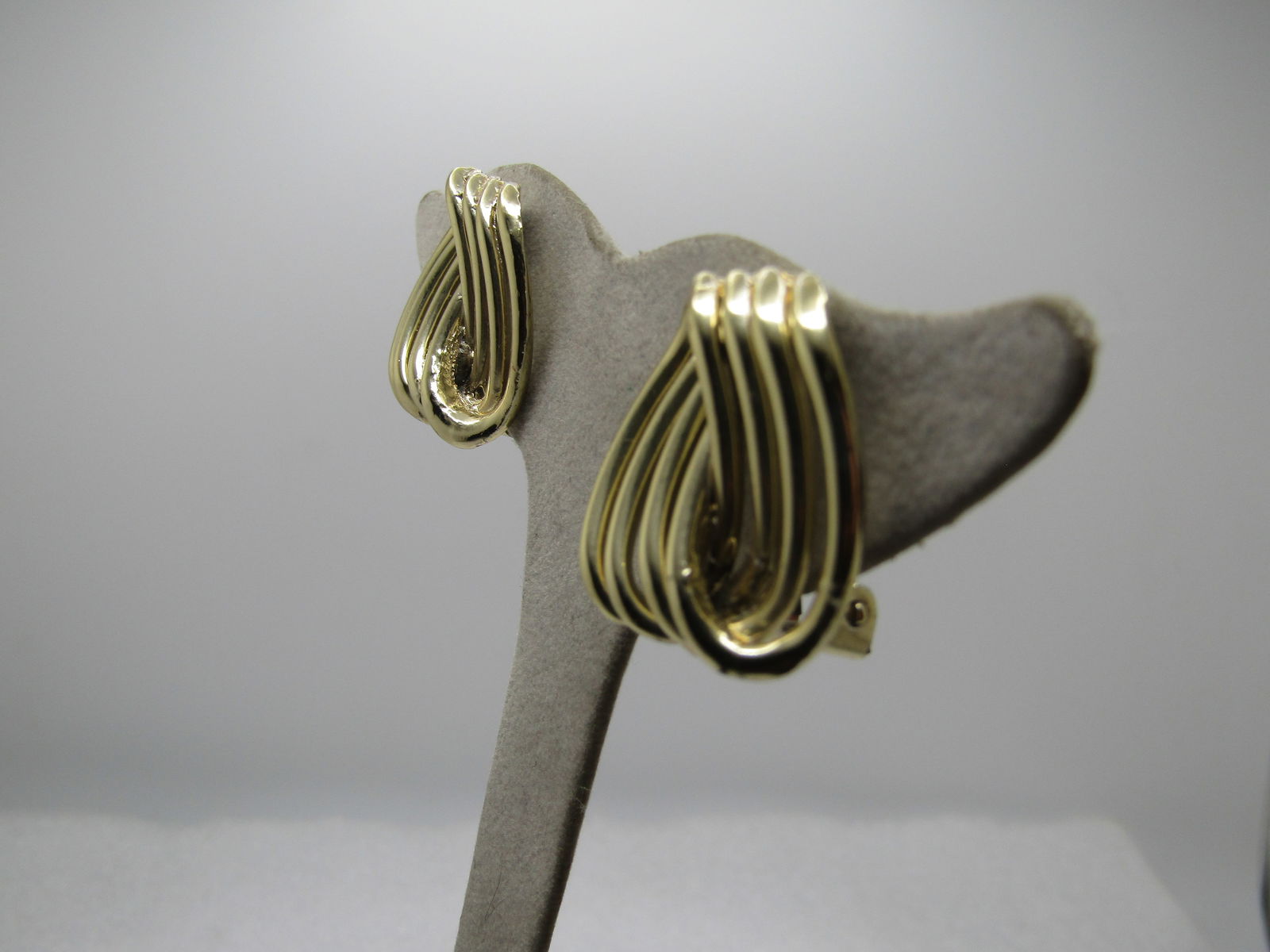 Vintage Wide Curved Link Earrings, Clip, 1960. - 2