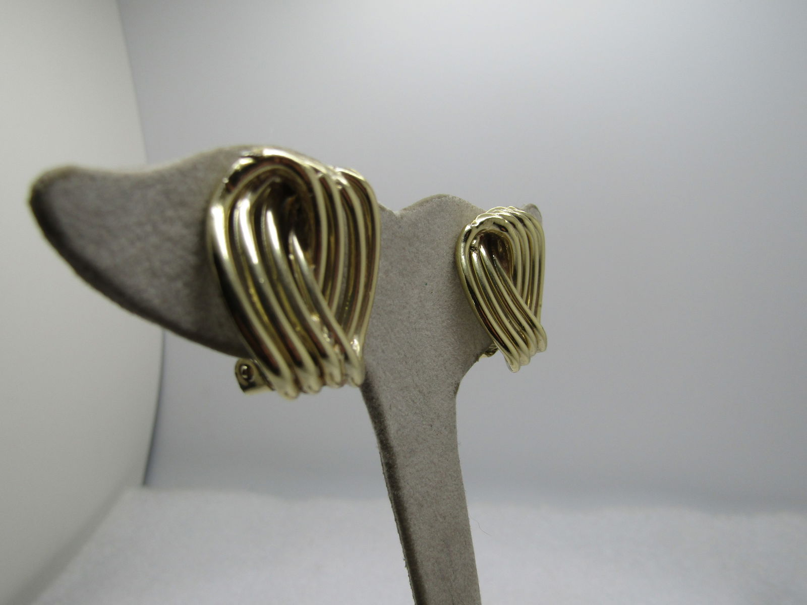 Vintage Wide Curved Link Earrings, Clip, 1960. - 3