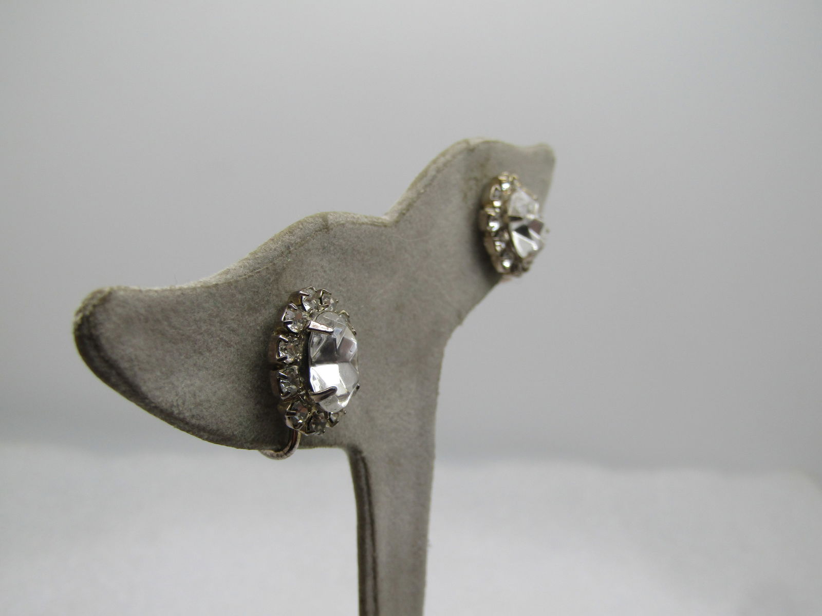 Vintage Clear Rhinestone Cluster Earrings, Clip, 1960. - 3