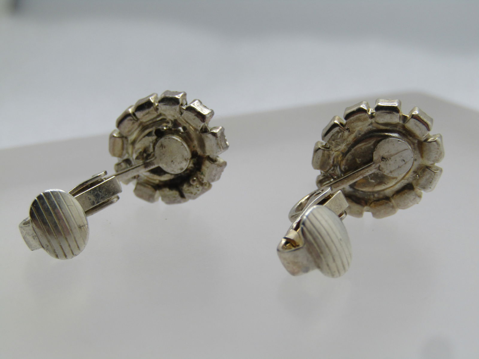 Vintage Clear Rhinestone Cluster Earrings, Clip, 1960. - 6