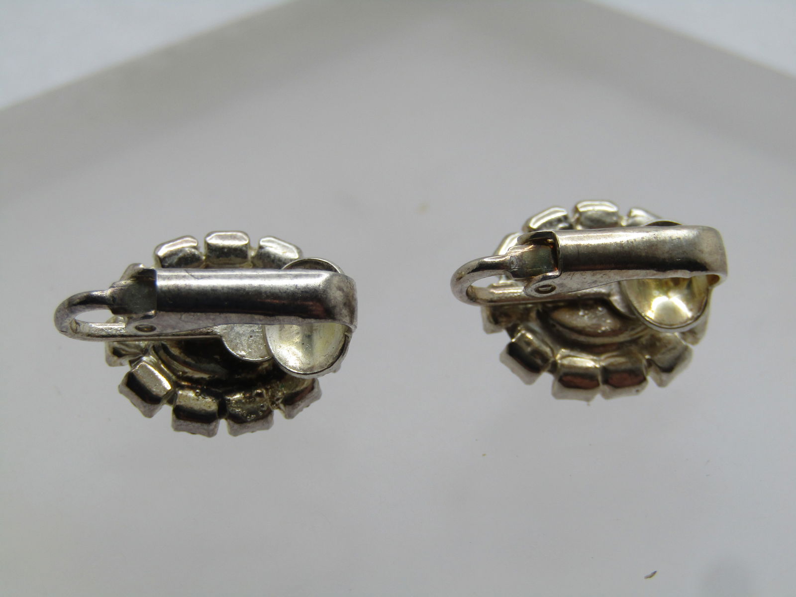 Vintage Clear Rhinestone Cluster Earrings, Clip, 1960. - 7