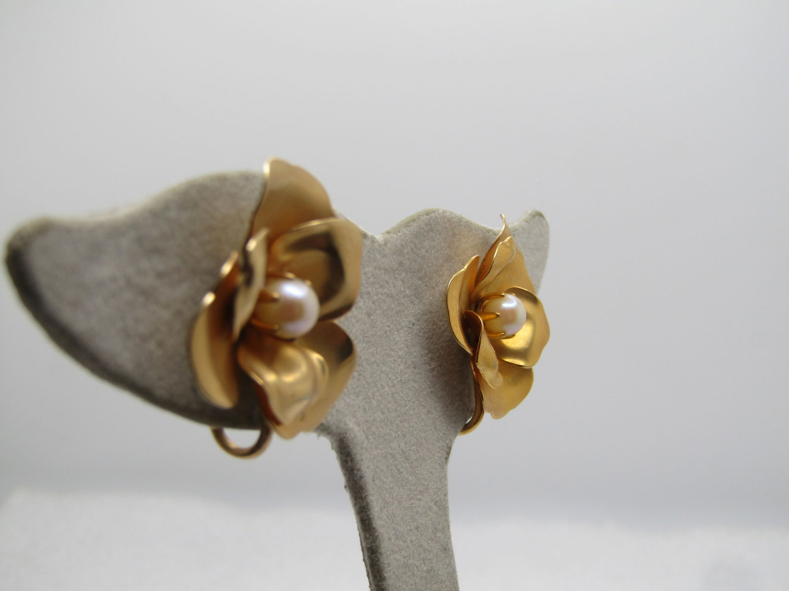 Vintage Open Blossom Earrings, Faux Pearl, 1960's. - 3