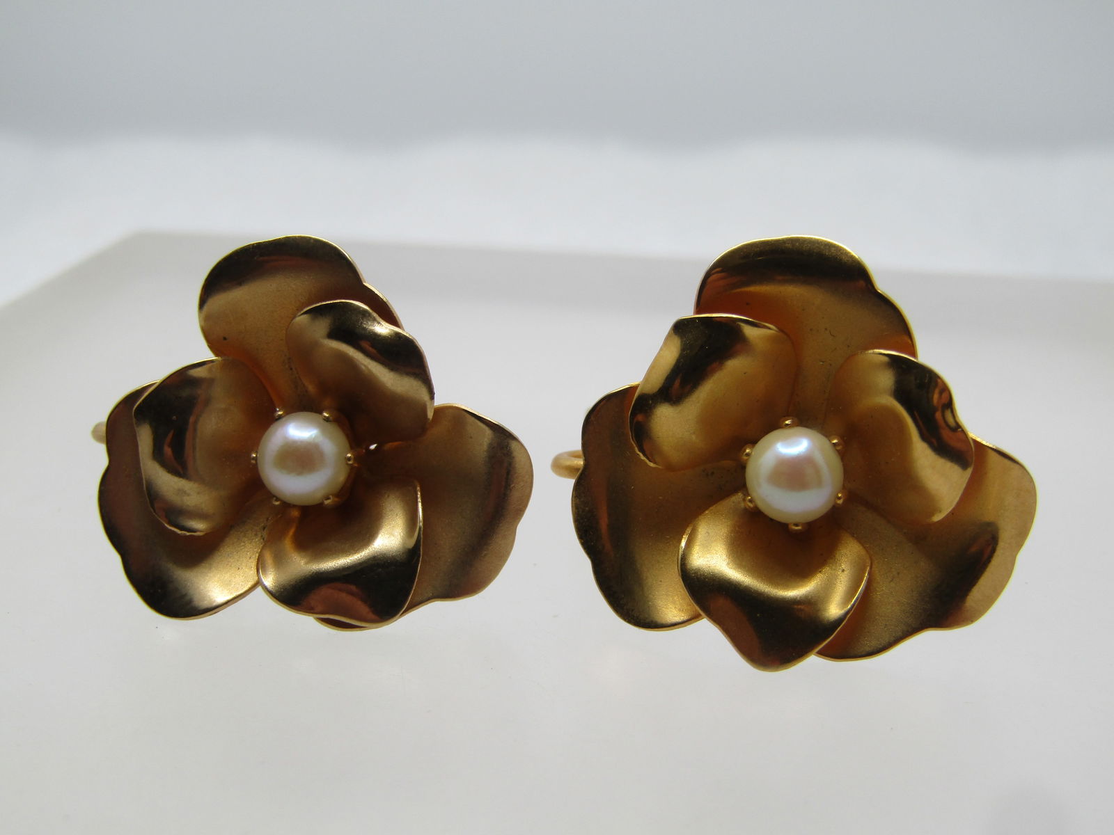 Vintage Open Blossom Earrings, Faux Pearl, 1960's. - 5