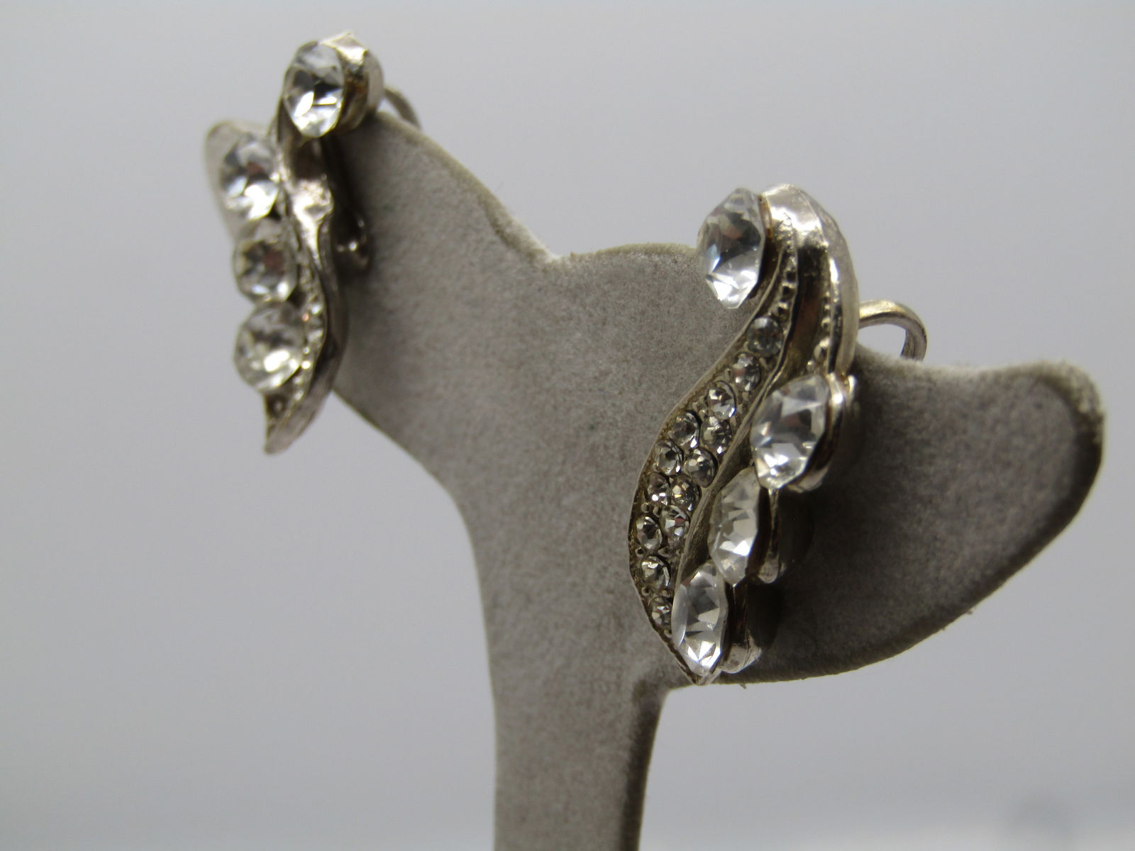 Vintage Clear Rhinestone Screwback Earrings, Art Deco Themed, 1940's-1950's. - 2
