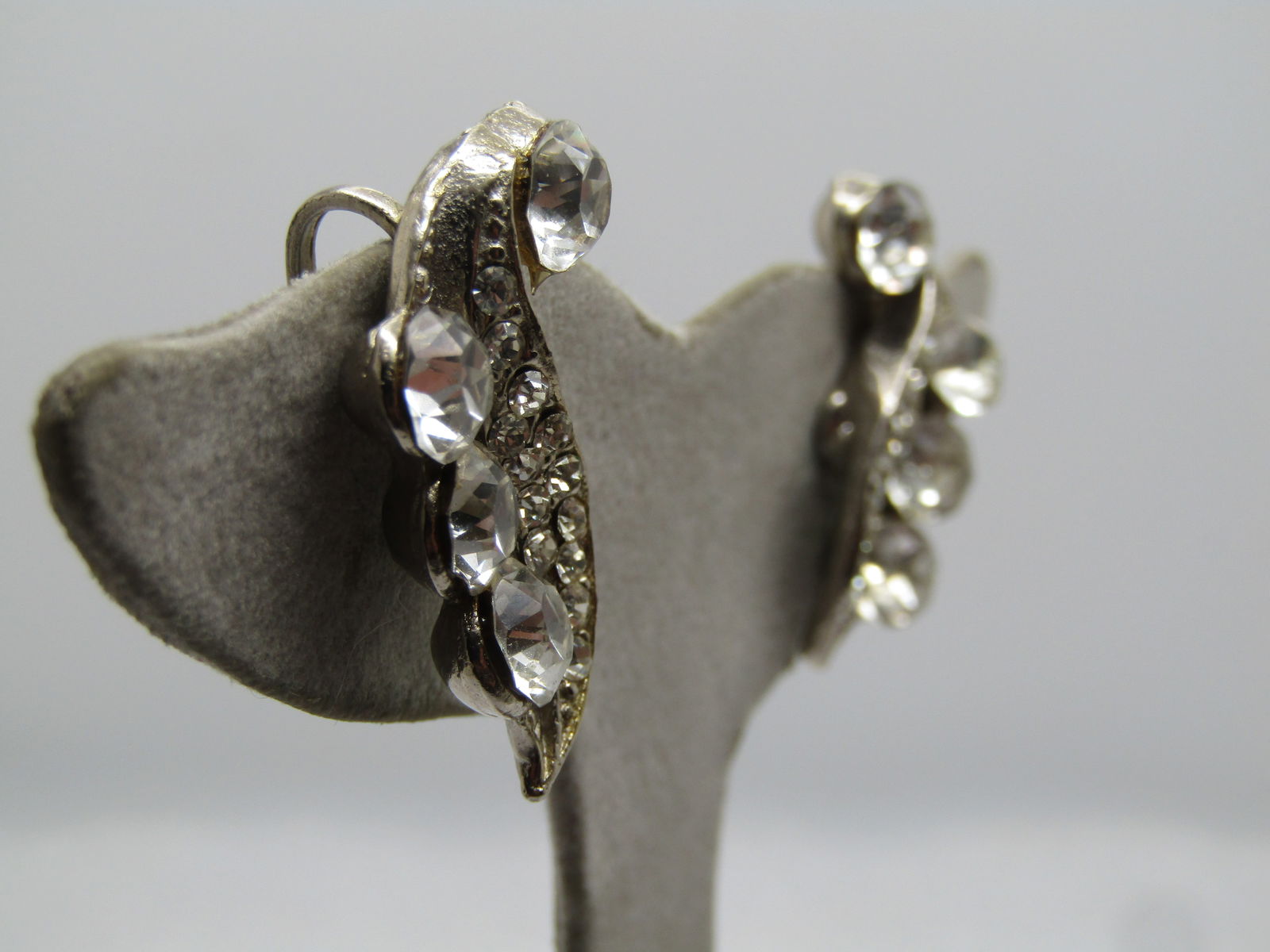 Vintage Clear Rhinestone Screwback Earrings, Art Deco Themed, 1940's-1950's. - 3