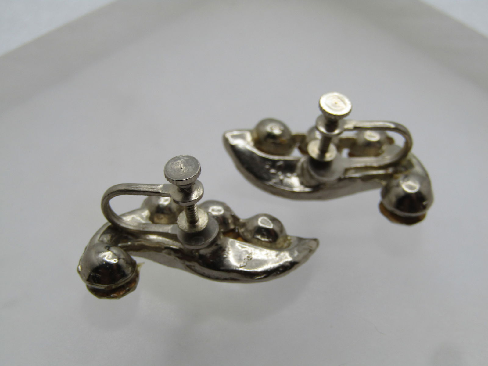 Vintage Clear Rhinestone Screwback Earrings, Art Deco Themed, 1940's-1950's. - 6