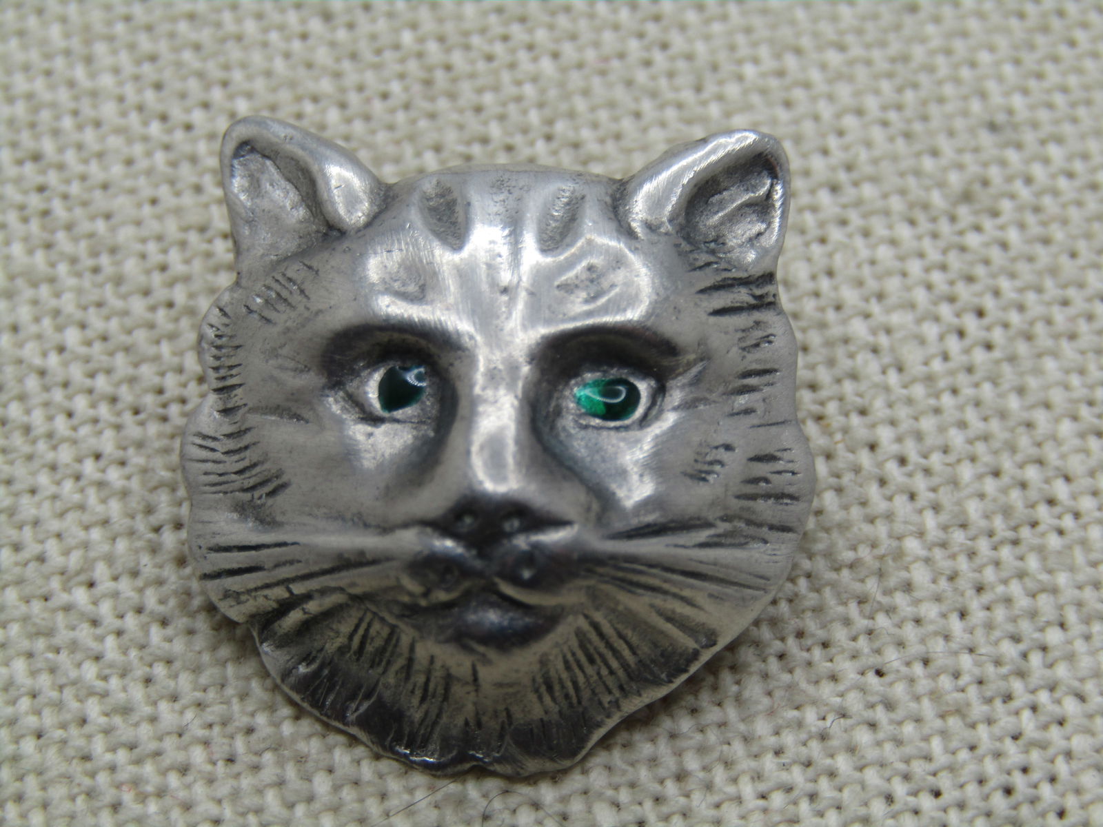 Vintage Pewter Cat Face Brooch/Pendant 1970's-1980's, Signed.: Vintage Pewter Cat Face Brooch/Pendant 1970's-1980's, Signed. Pewter toned, cat head domed pendant/brooch. Green eyes. Appx 1" tall and wide. It is signed with an unknown maker's mark. Very good