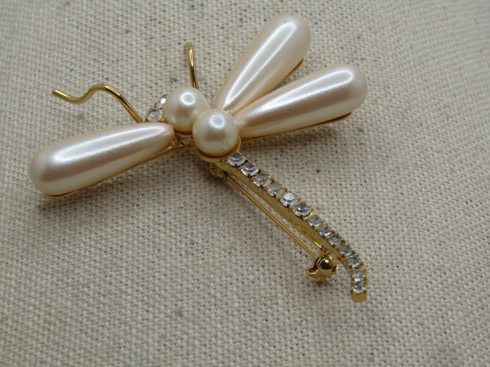 Vintage Rhinestone and Faux Pearl Dragonfly Brooch 1980's. - 4
