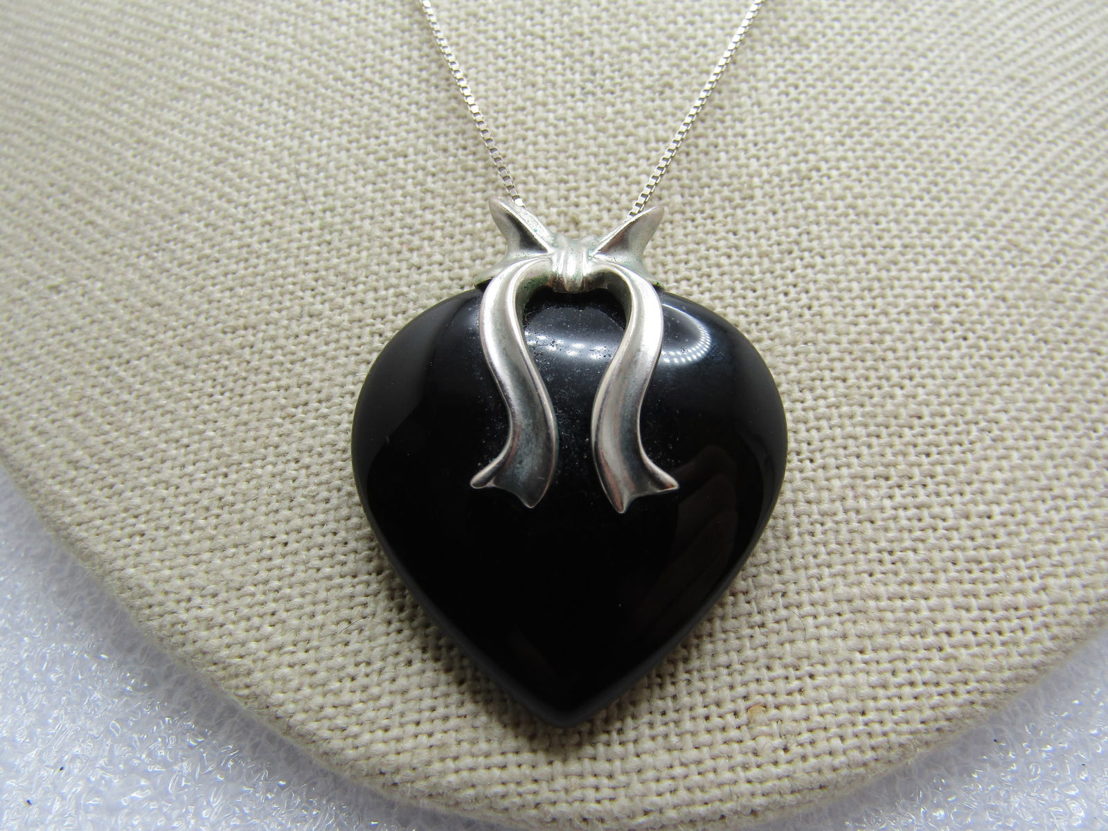 Vintage Sterling Black Onyx Heart Ribbon Necklace, 24". 1980's-1990's - 4