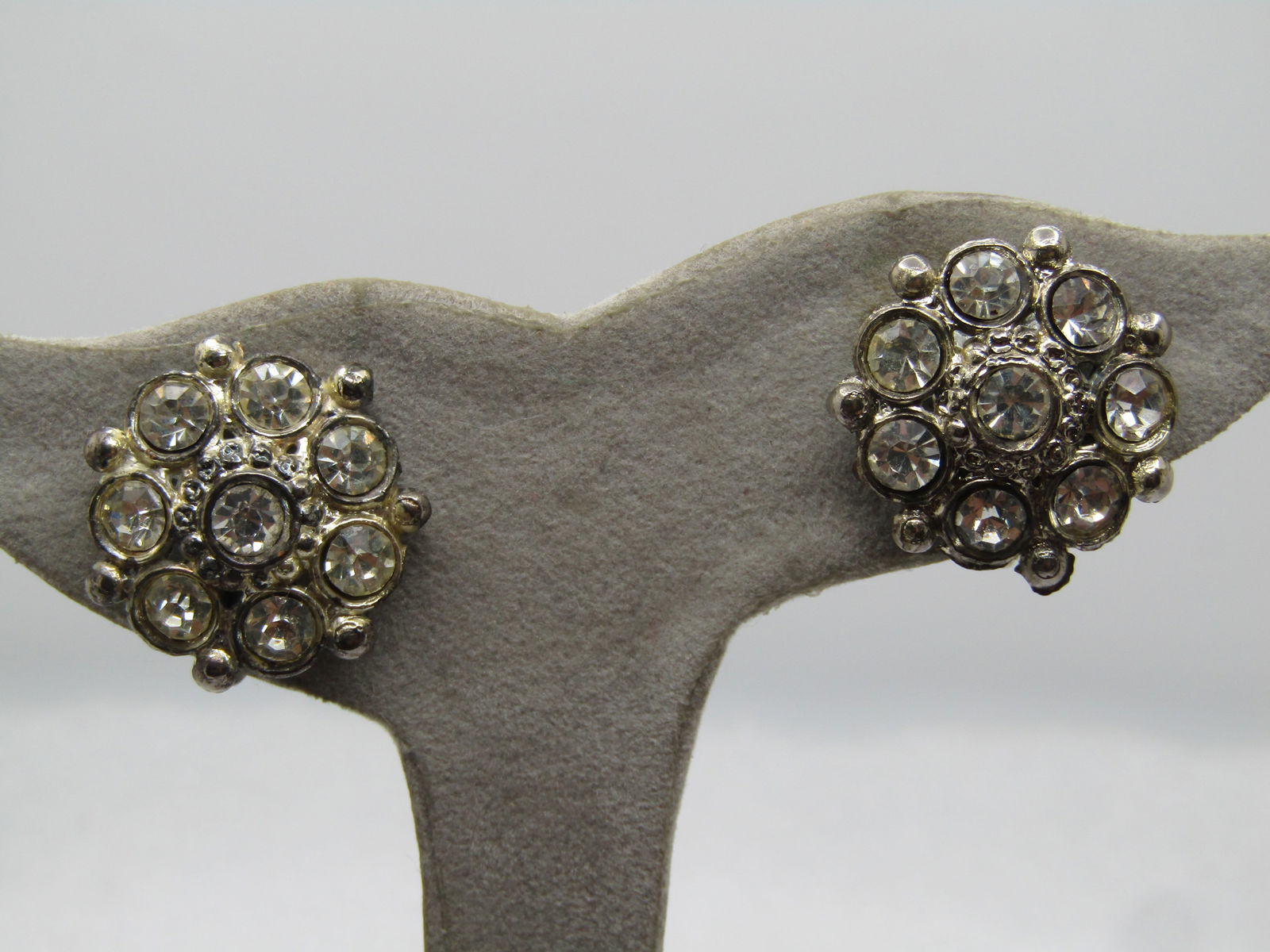 Vintage Round Rhinestone Cluster Earrings, Screwback, 1930's-1940's.: Vintage Round Rhinestone Cluster Earrings, Screwback, 1930's-1940's. Silver tone cast metal, slightly domed at center with 4mm clear rhinestones. Silver tone beaded accents between stones on the