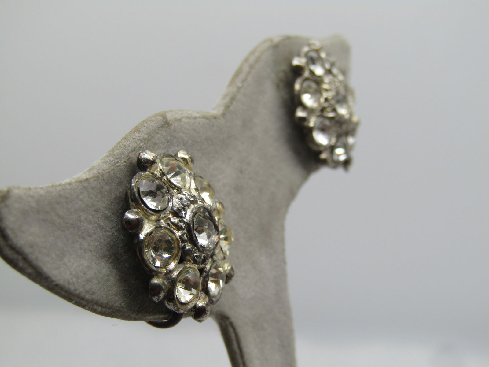 Vintage Round Rhinestone Cluster Earrings, Screwback, 1930's-1940's. - 3