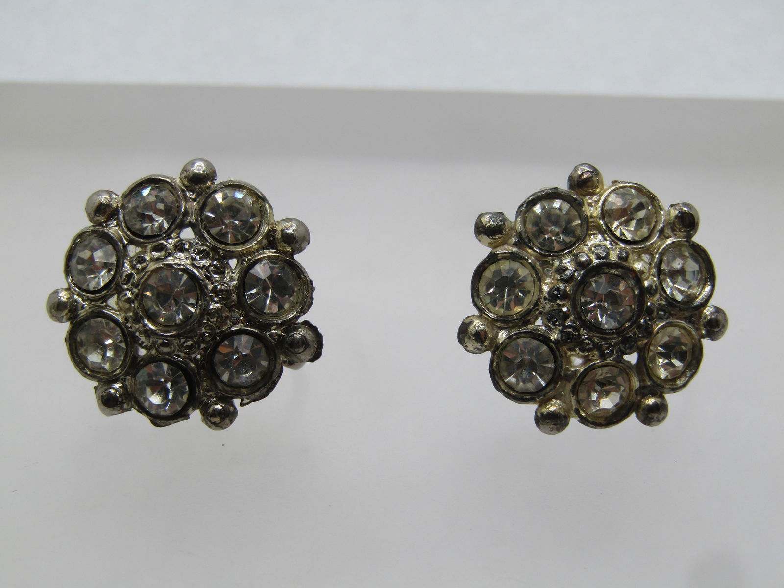 Vintage Round Rhinestone Cluster Earrings, Screwback, 1930's-1940's. - 5