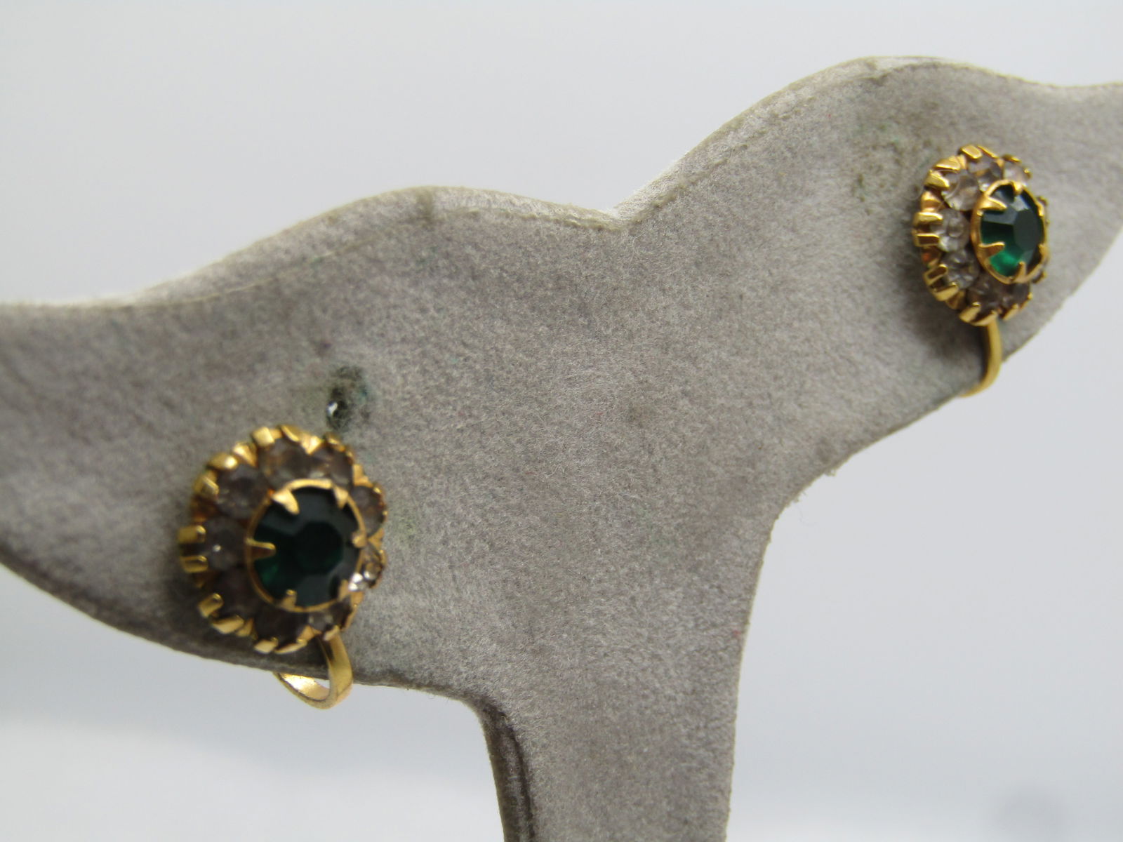 Vintage 12KT GF Green And Clear Halo Rhinestone Earrings, Screwback, 1940's. - 3