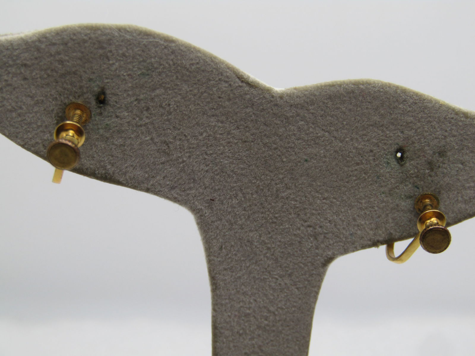 Vintage 12KT GF Green And Clear Halo Rhinestone Earrings, Screwback, 1940's. - 4