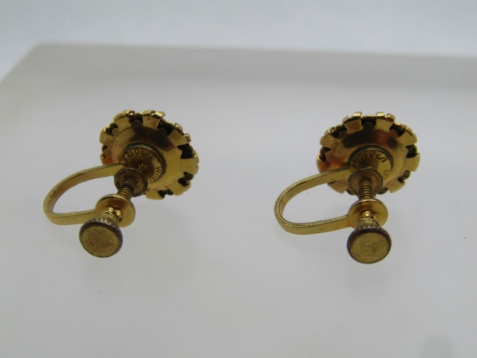 Vintage 12KT GF Green And Clear Halo Rhinestone Earrings, Screwback, 1940's. - 6